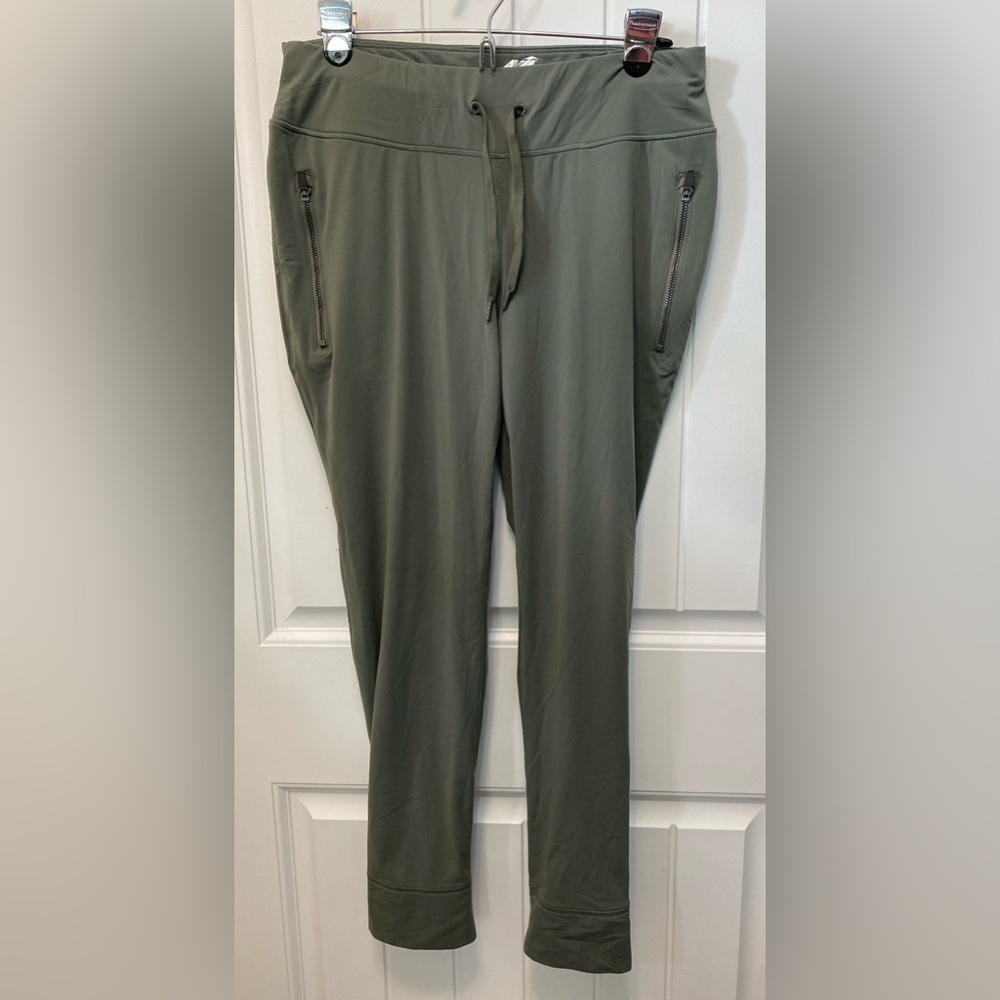 Avia grey leggings. Size Medium. Ankle Zippers. Drawstring waist.